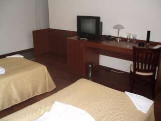 Отель Borika Hotel Чепеларе Двухместный номер с 2 отдельными кроватями и видом на горы-2